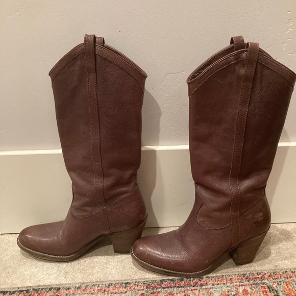 Frye Dark Brown Heeled Boots 7 - Picture 5 of 16